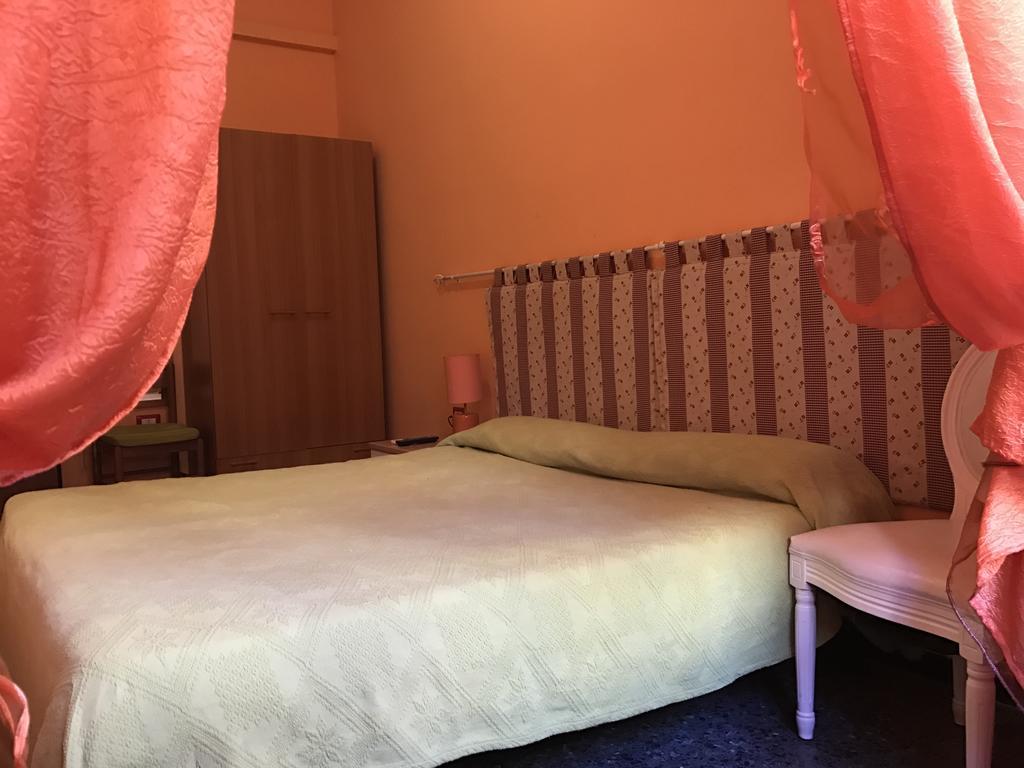 B&B In Centro Кальярі Екстер'єр фото